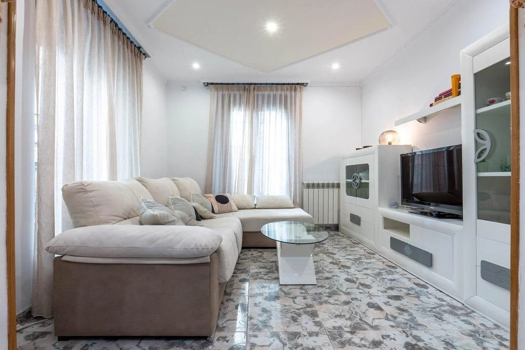 Reformed Granada centre flat, three bedrooms