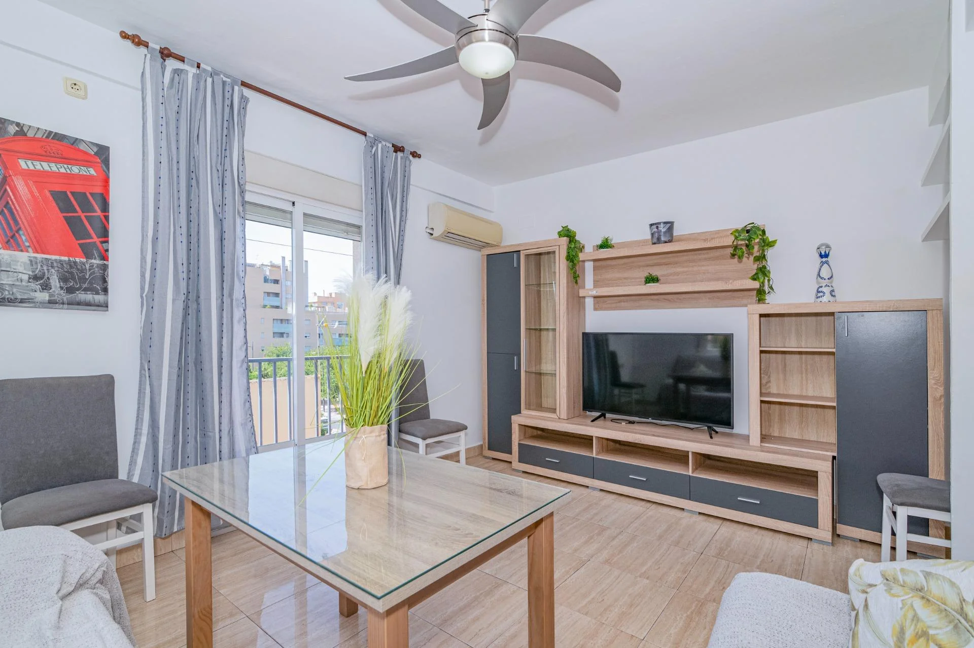 Reformed four-bedroom flat in Zaidín