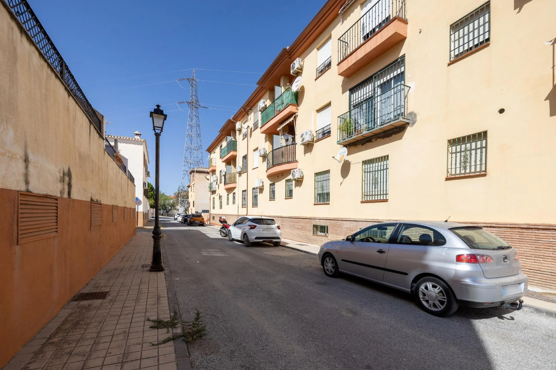 Piso de tres dormitorios en Las Gabias