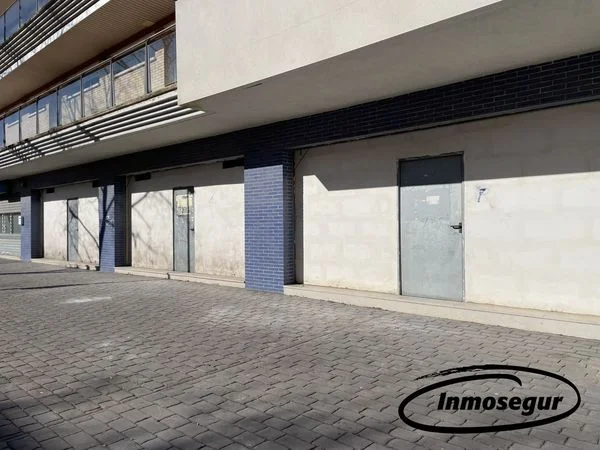 Street-front commercial unit to reform