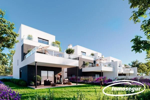 Good-condition townhouse with garden, 4 bedrooms