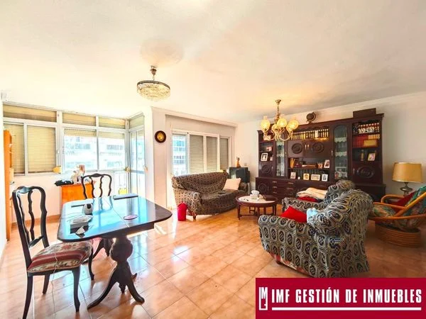 Reformable seventh-floor flat near beach