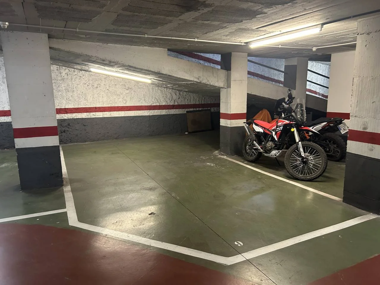 Eixample garage with 15 m² parking