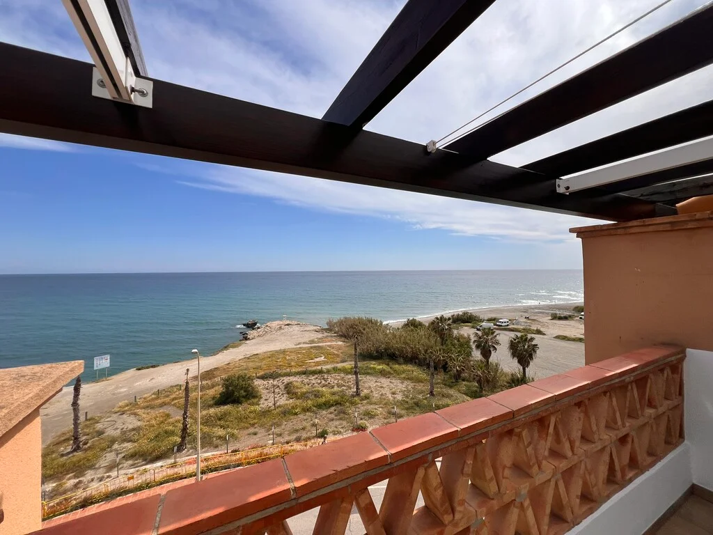 Beachfront penthouse with sea views