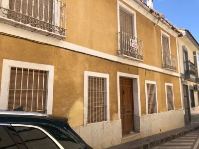 Central Almodóvar house, 7-bedroom renovation