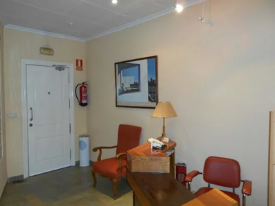Reformed 80 m² central office, three rooms