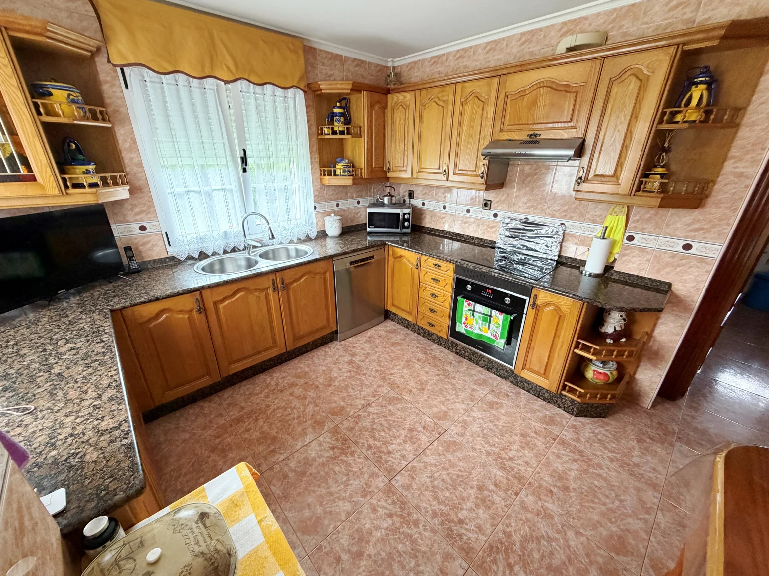 Chalet near Avilés with 10,000 m² plot