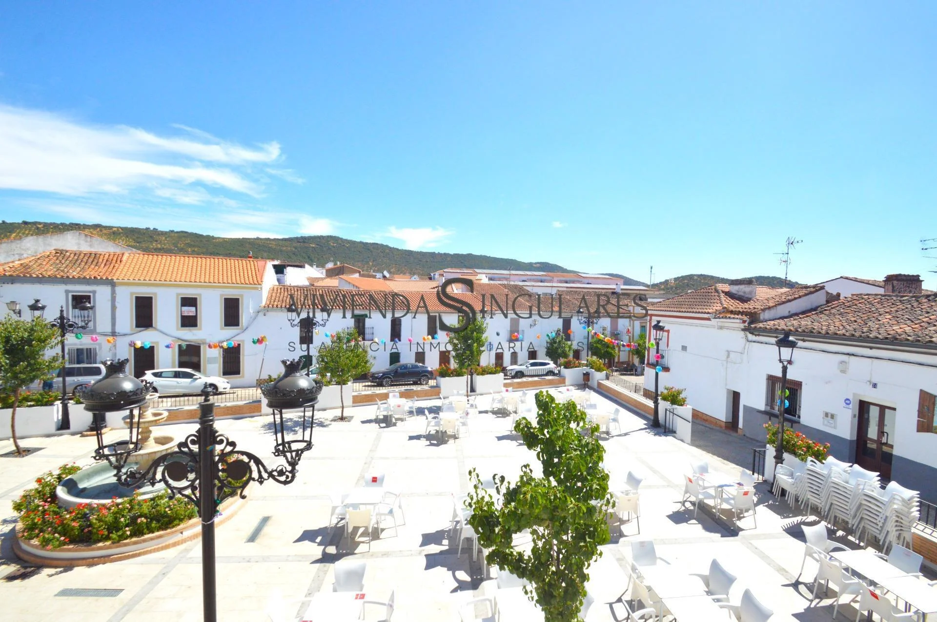 Casa reformada con local rentable