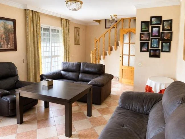 Three-level Manilva house, six bedrooms