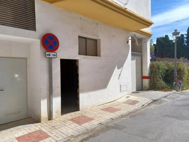 Raw commercial unit near seafront