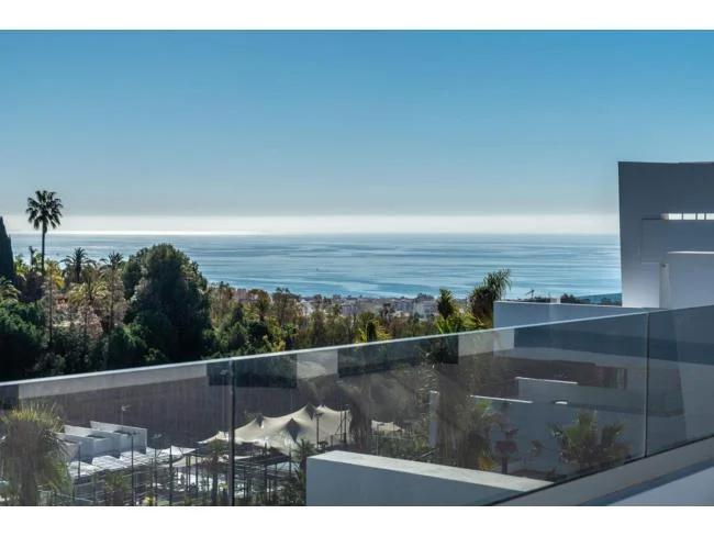 Estepona flat, three bedrooms, 195 m²
