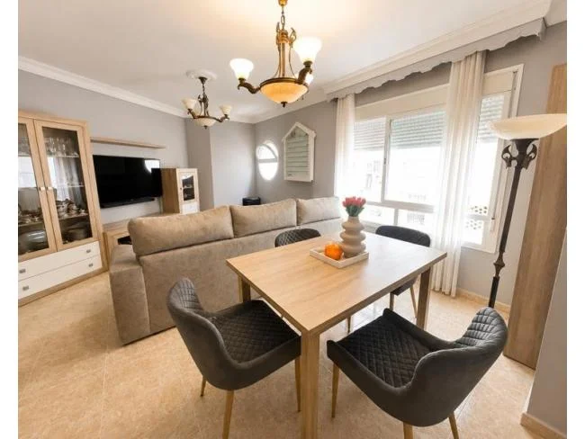 Bright Estepona flat, 2 bedrooms
