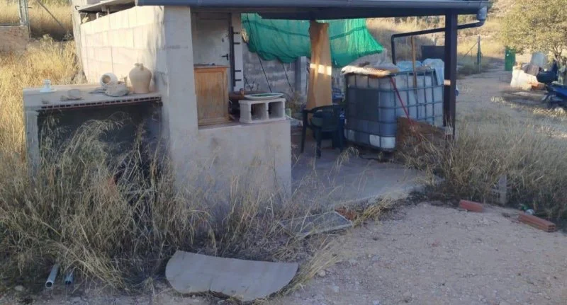 Rural plot with outbuilding near Hondón