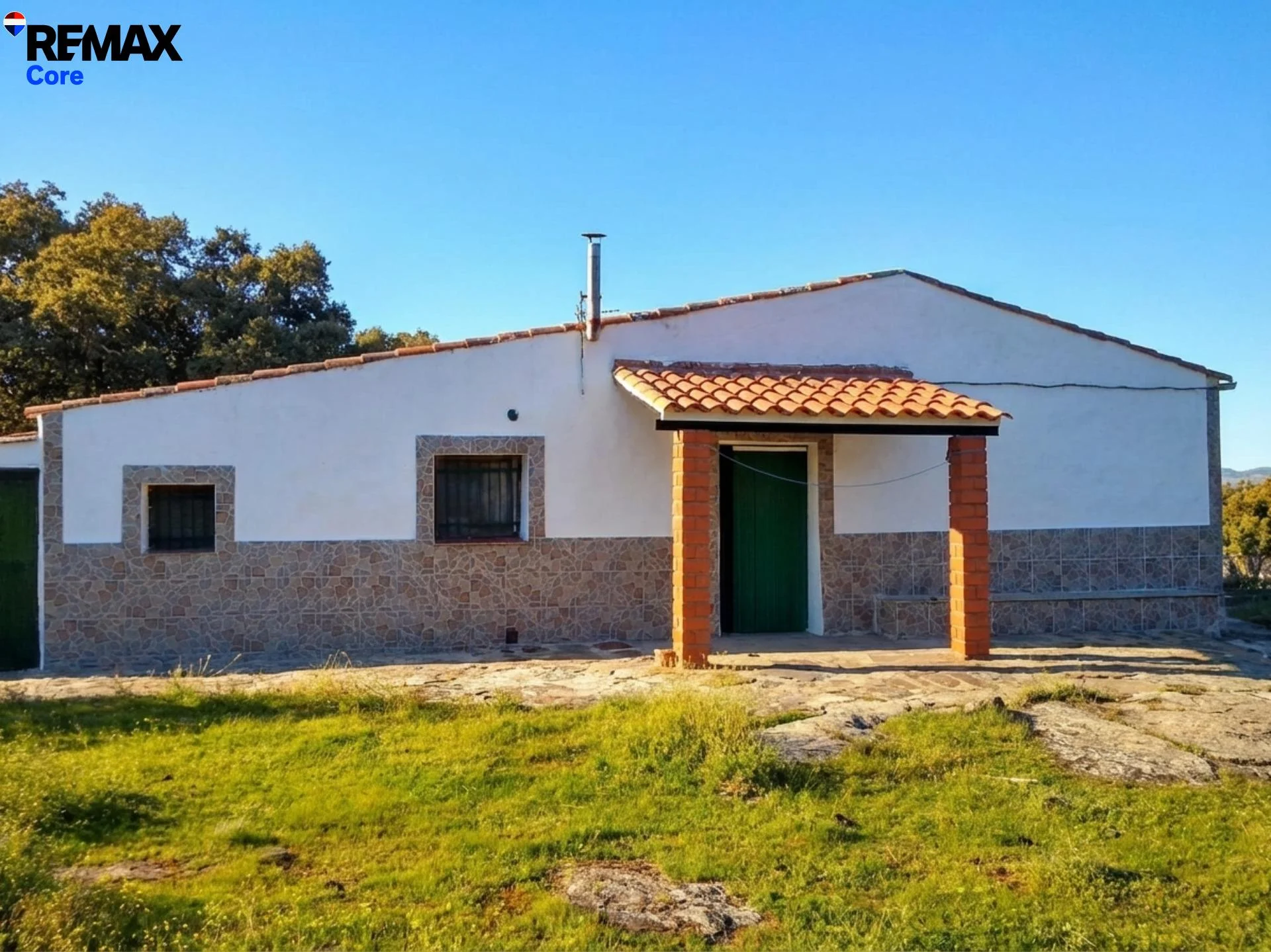 Rural house with 30,000 m² plot
