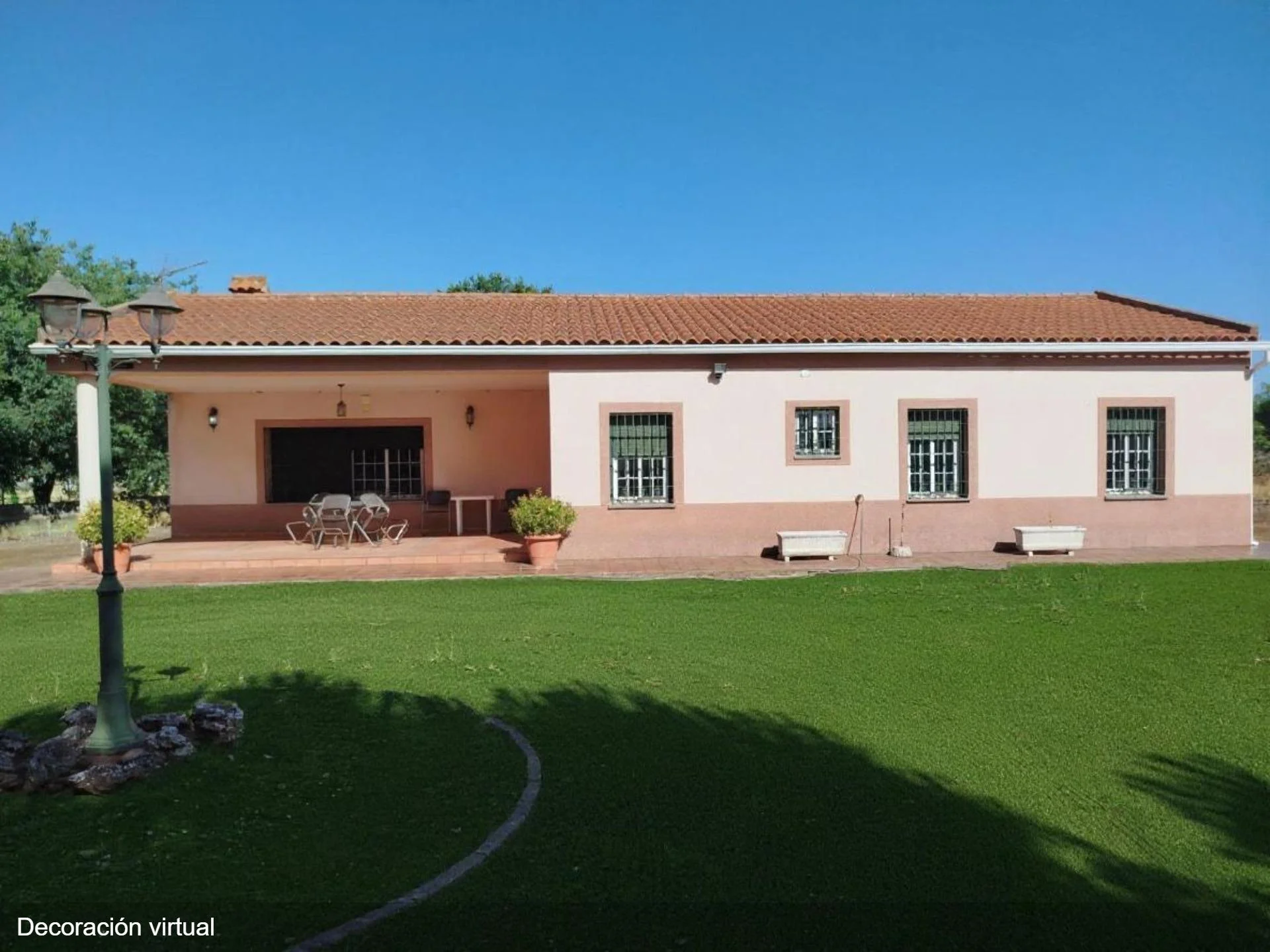 Tres chalets en amplia finca de Badajoz