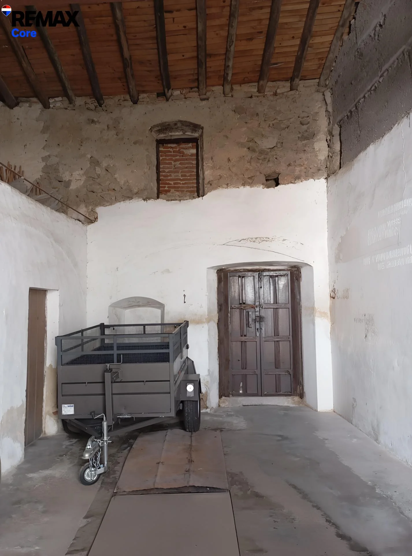 Garaje de 160 m² en Montánchez