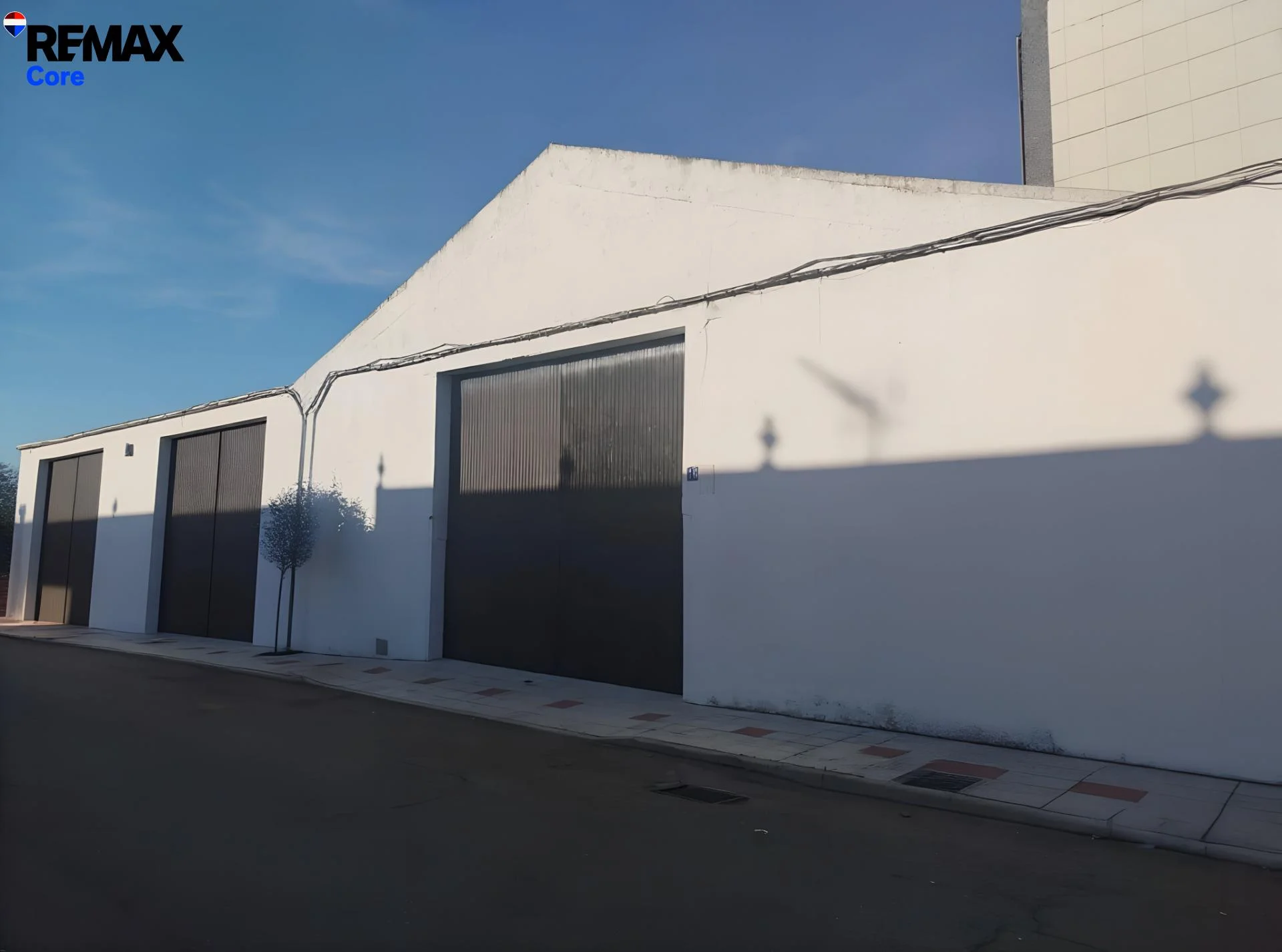 Industrial unit with dual street frontage