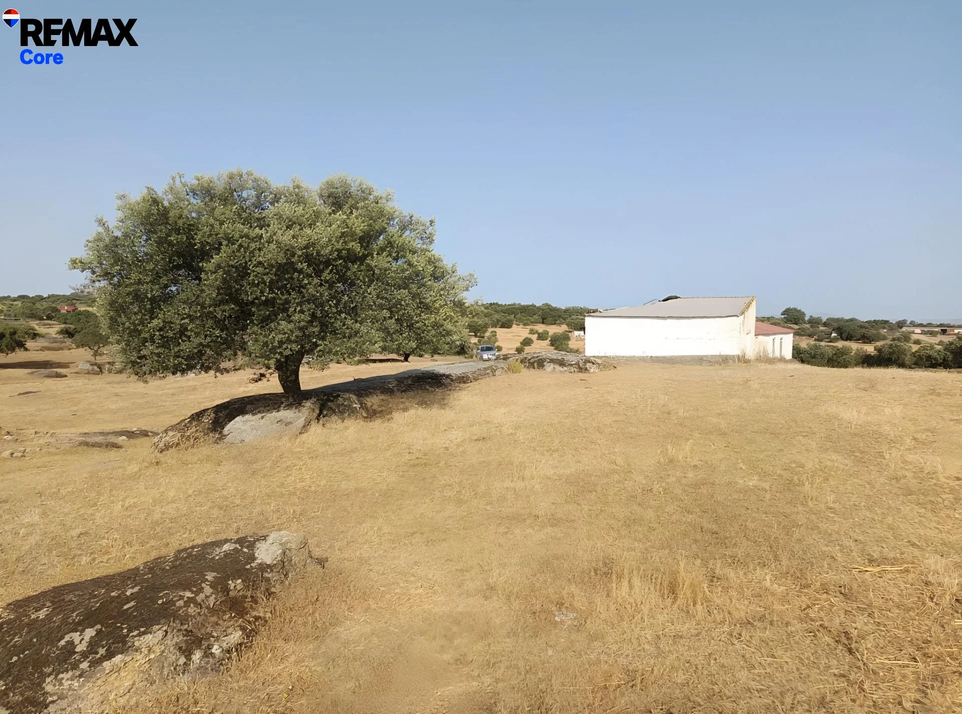 20-hectare rural finca near Alburquerque