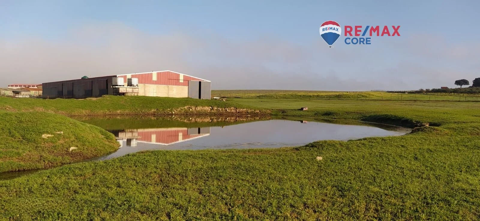 Finca rústica ganadera con amplias instalaciones