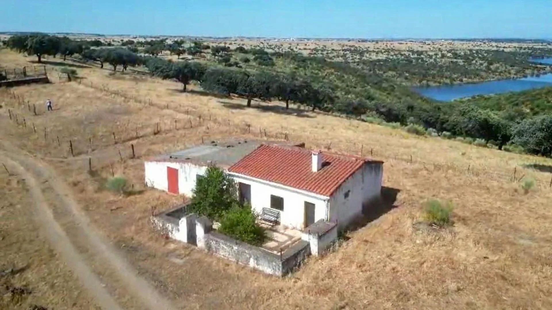 27-hectare rustic finca with dwelling