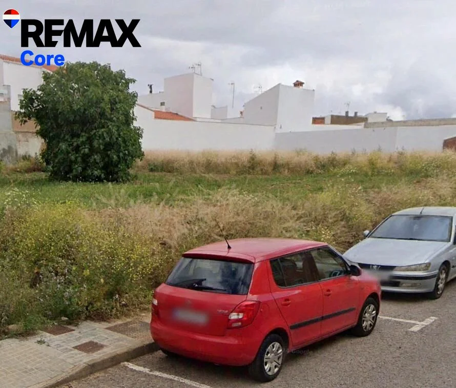 Urban plot in Fuente with utilities