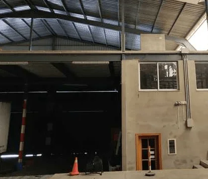 Industrial warehouse in Chiva, 1,500 m²