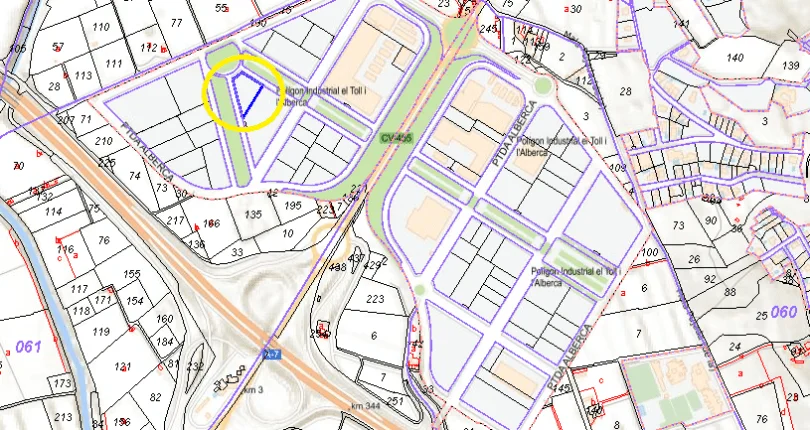 Commercial plot with three-street frontage