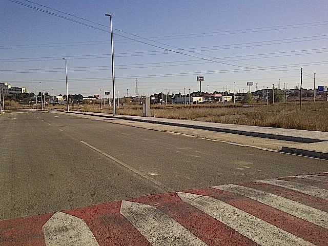 Parcela industrial de 7.200 m², tres calles