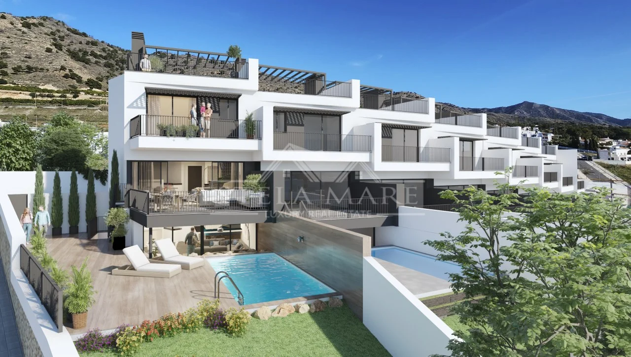 Villa nueva en Nerja con piscina privada