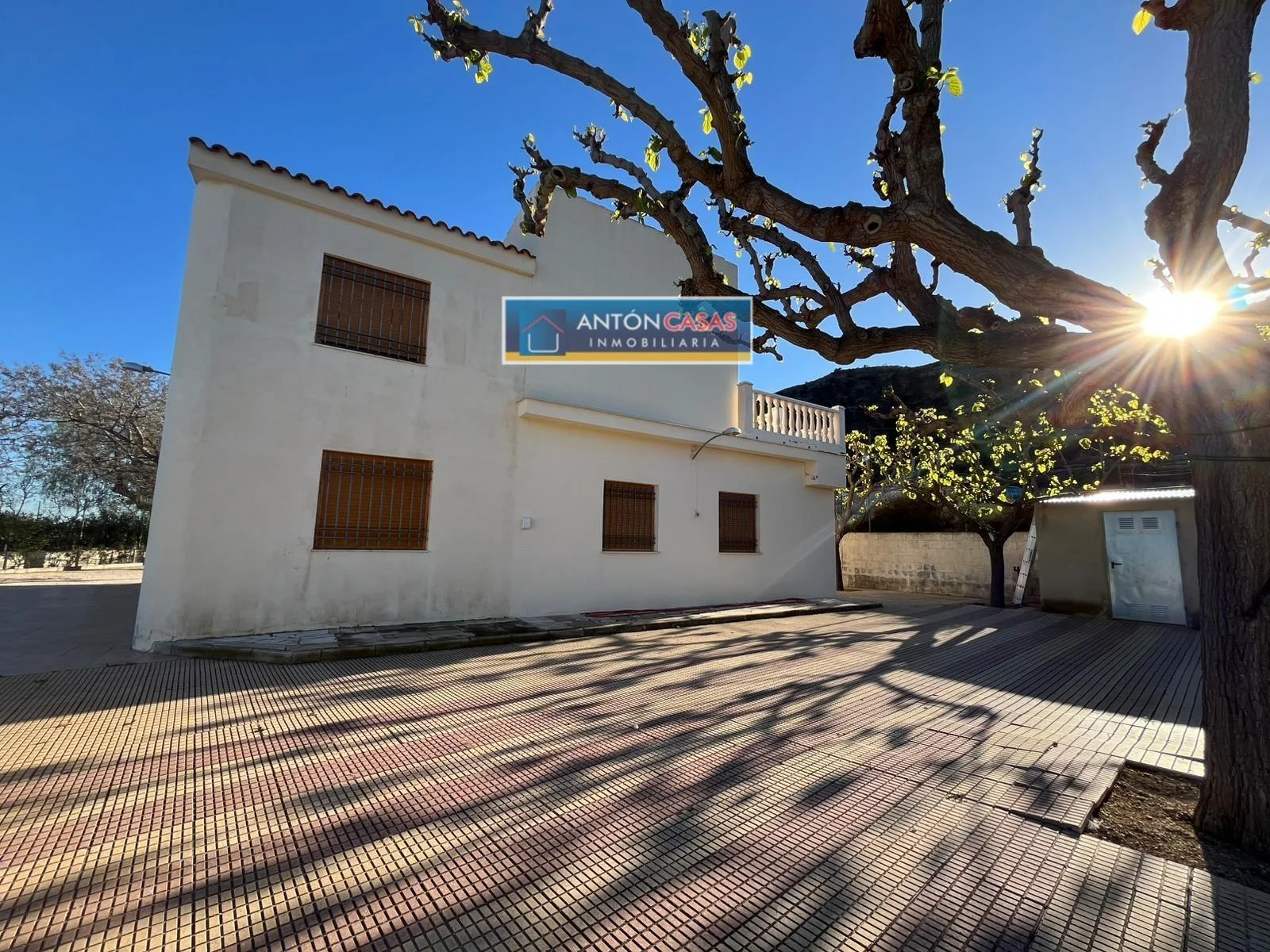 Chalet, pool and 11,900 m² plot