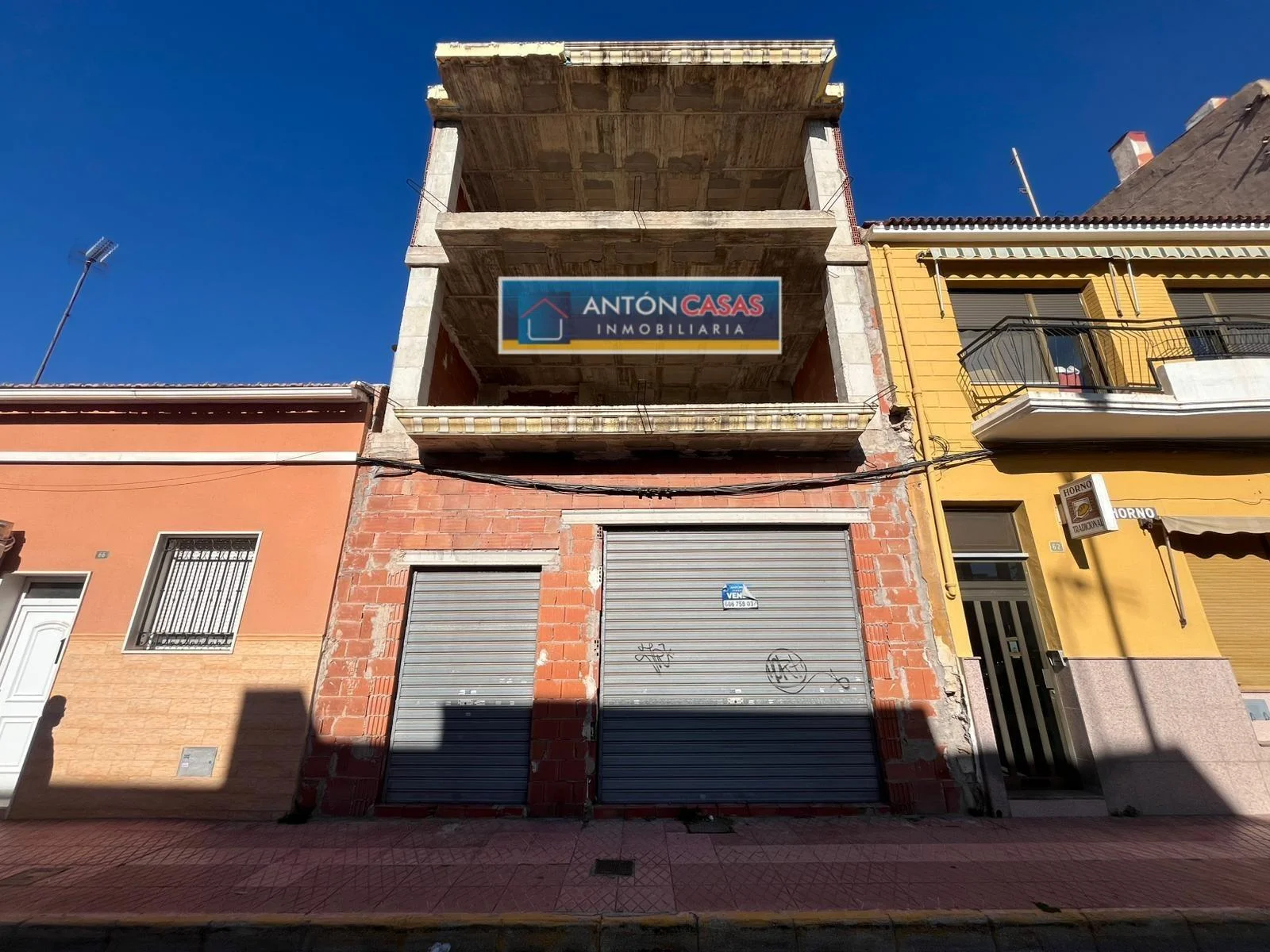 Novelda building for residential conversion
