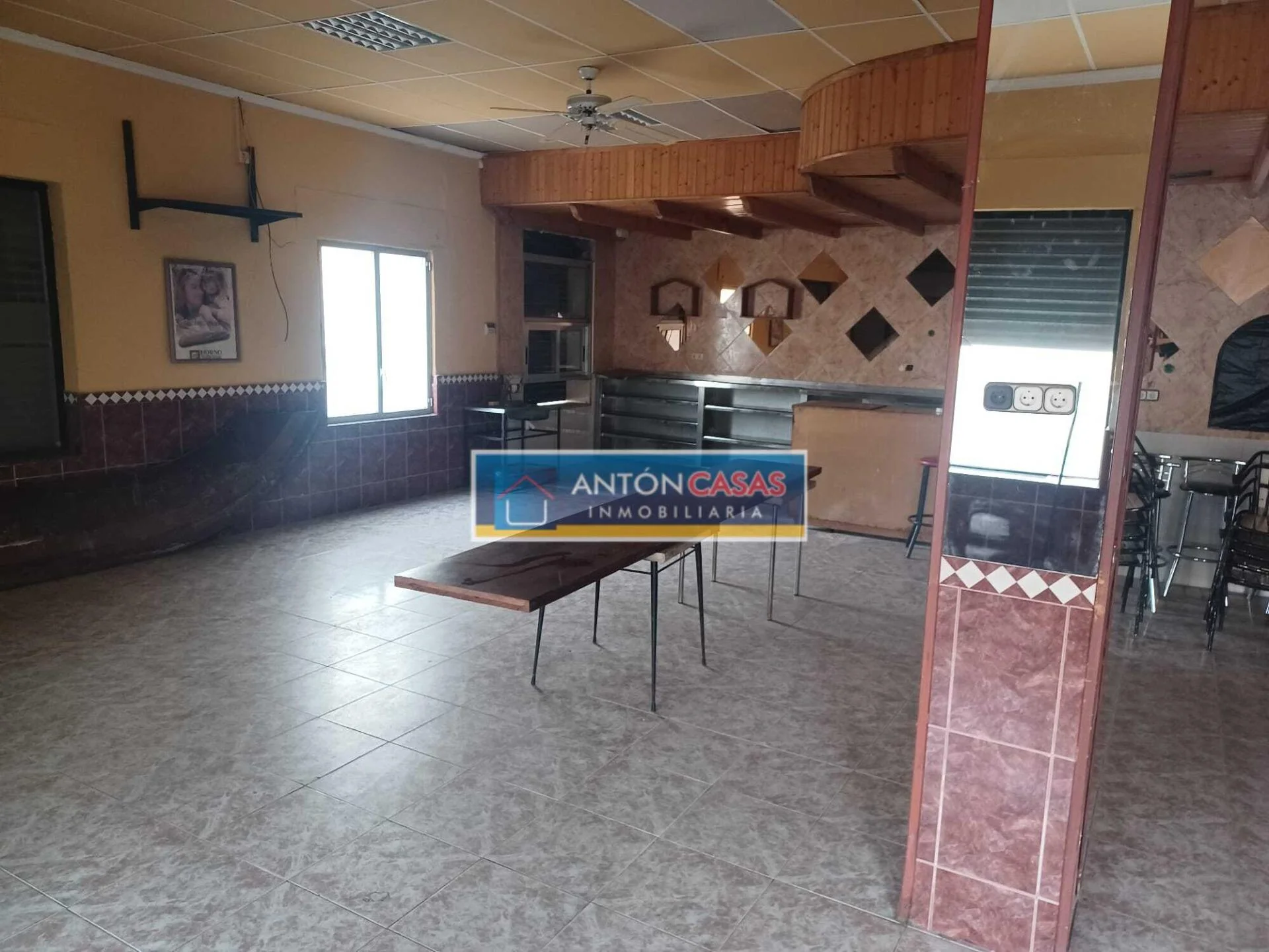 Centrally located commercial unit, 120 m²