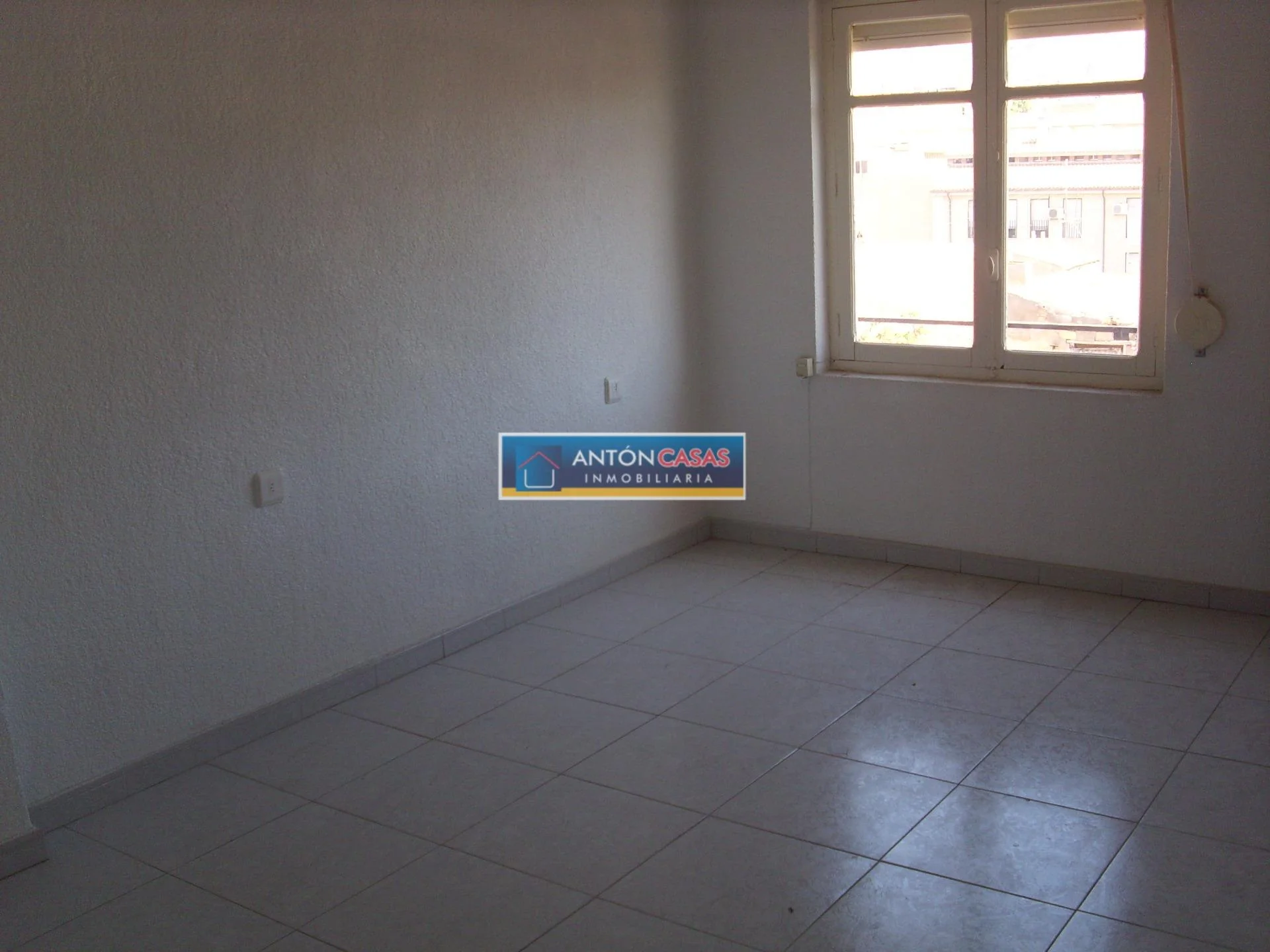 Renovated Elda flat, three bedrooms