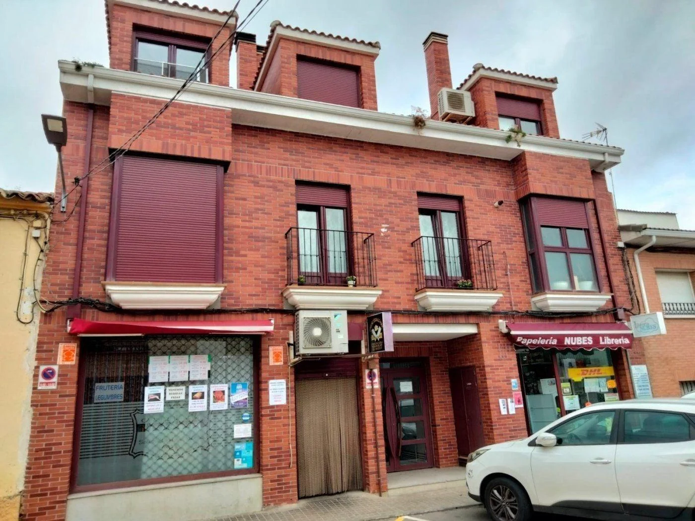 Good-condition duplex in town, 2 bedrooms