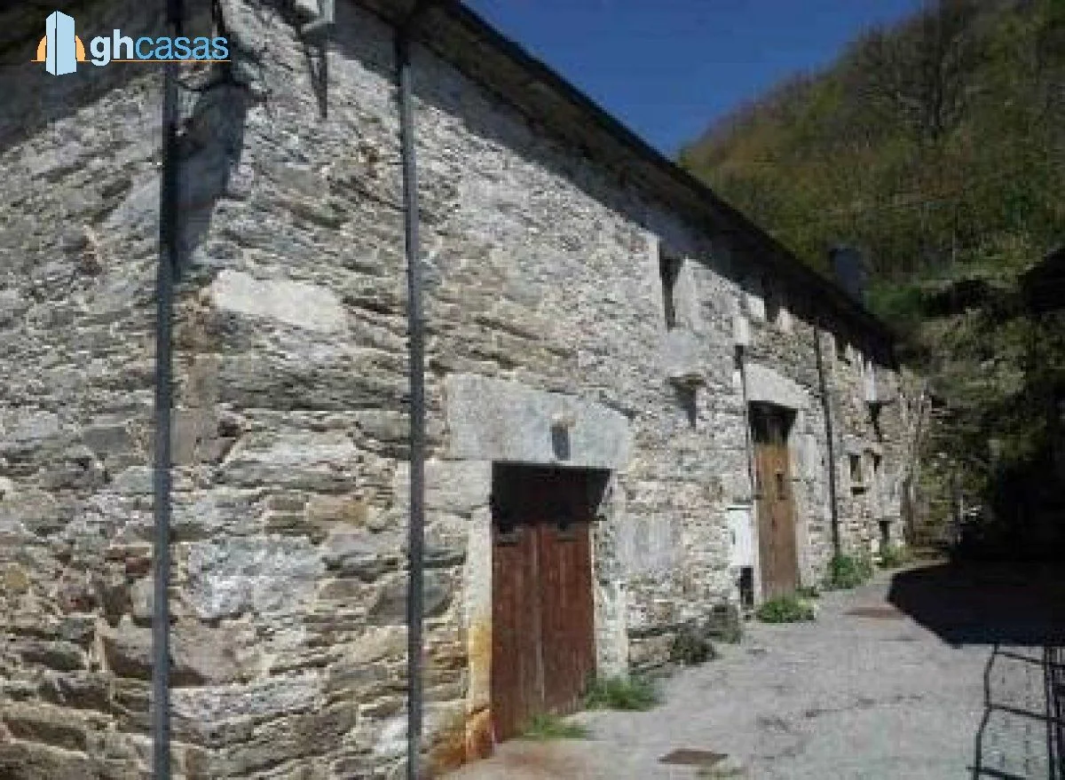 Rural hotel in Busmayor, seven rooms