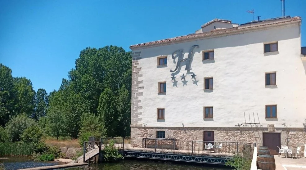 Hotel con restaurante junto al río Águeda