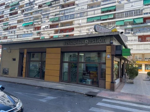 Oficina alquilada en Ciudad Lineal, 441 m²