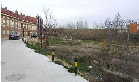 Terreno urbano con 1.060 m² edificables