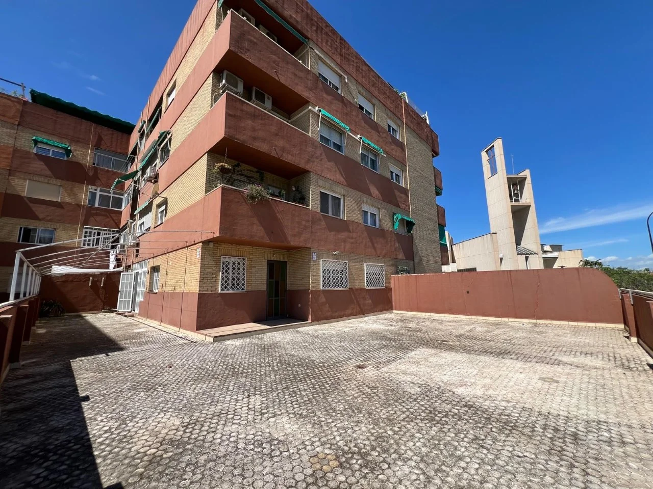 Bank-repossessed Zaidín apartment, 3 bedrooms