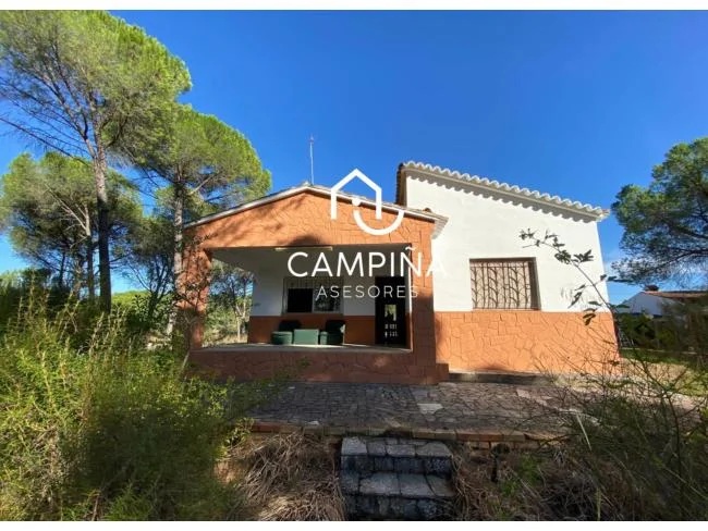 Country house with 6,800 m² plot