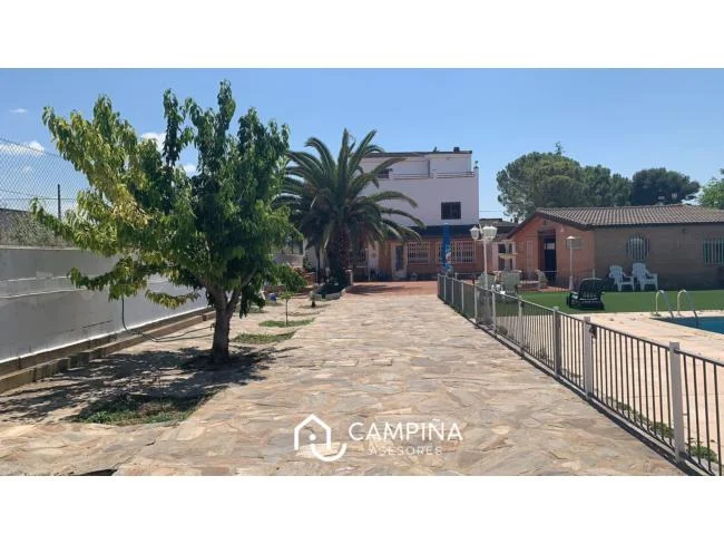 Chalet independiente con parcela de 1.500 m²