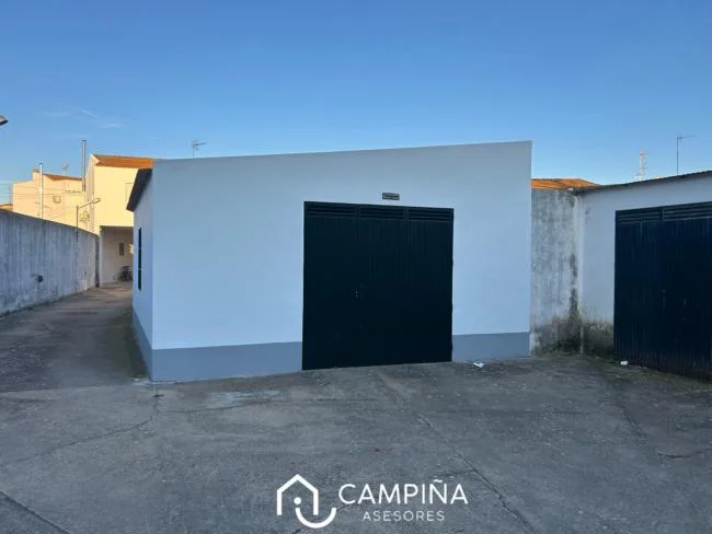 Garaje en Beas con potencial de almacén