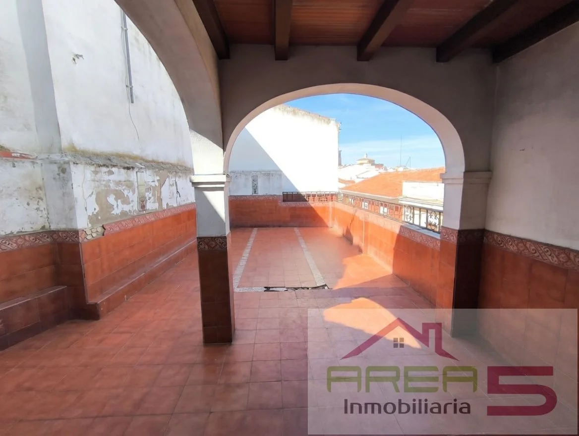 Reformable two-storey house with solarium