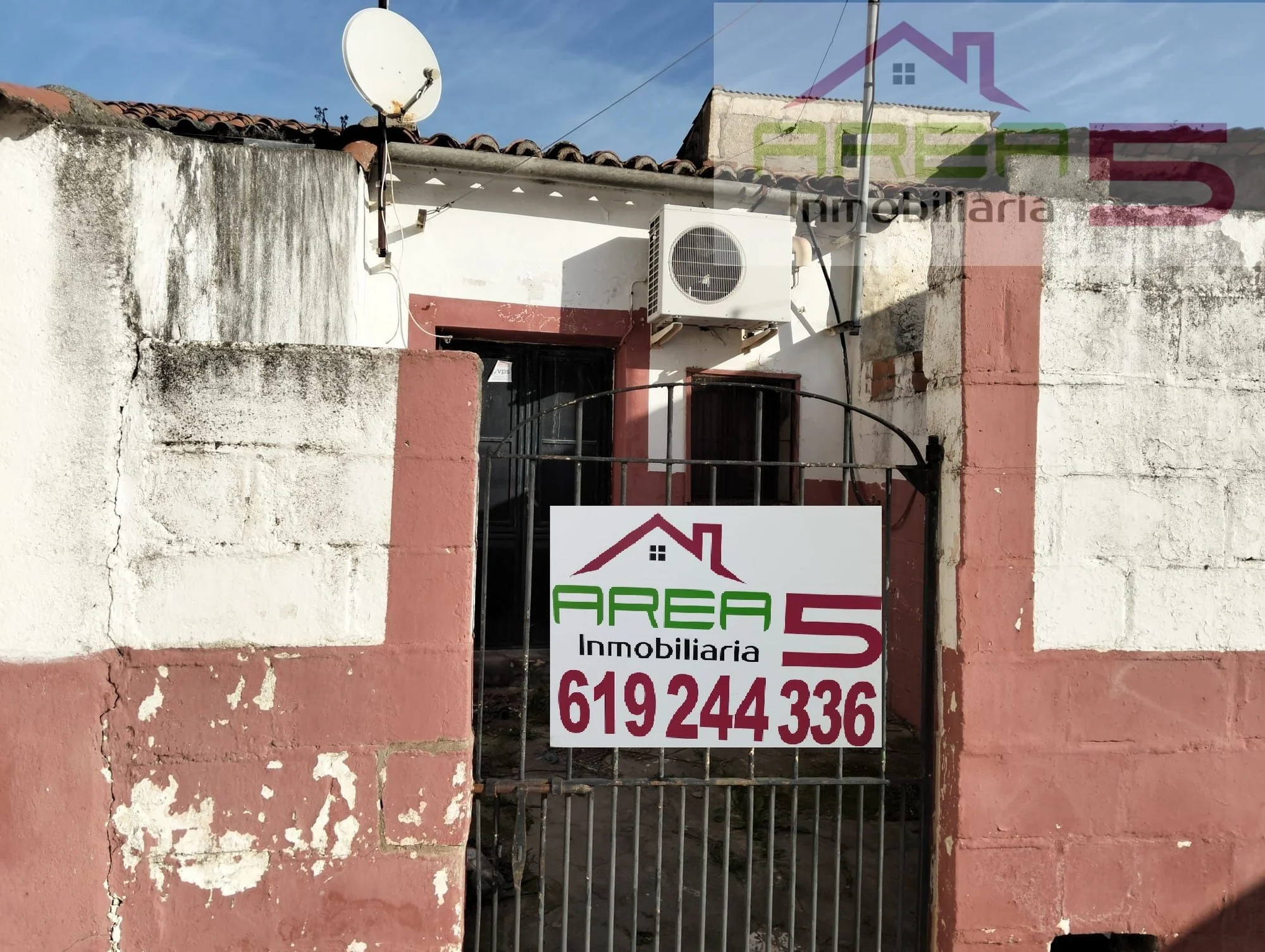 Reformable Almoharín house with 216 m²