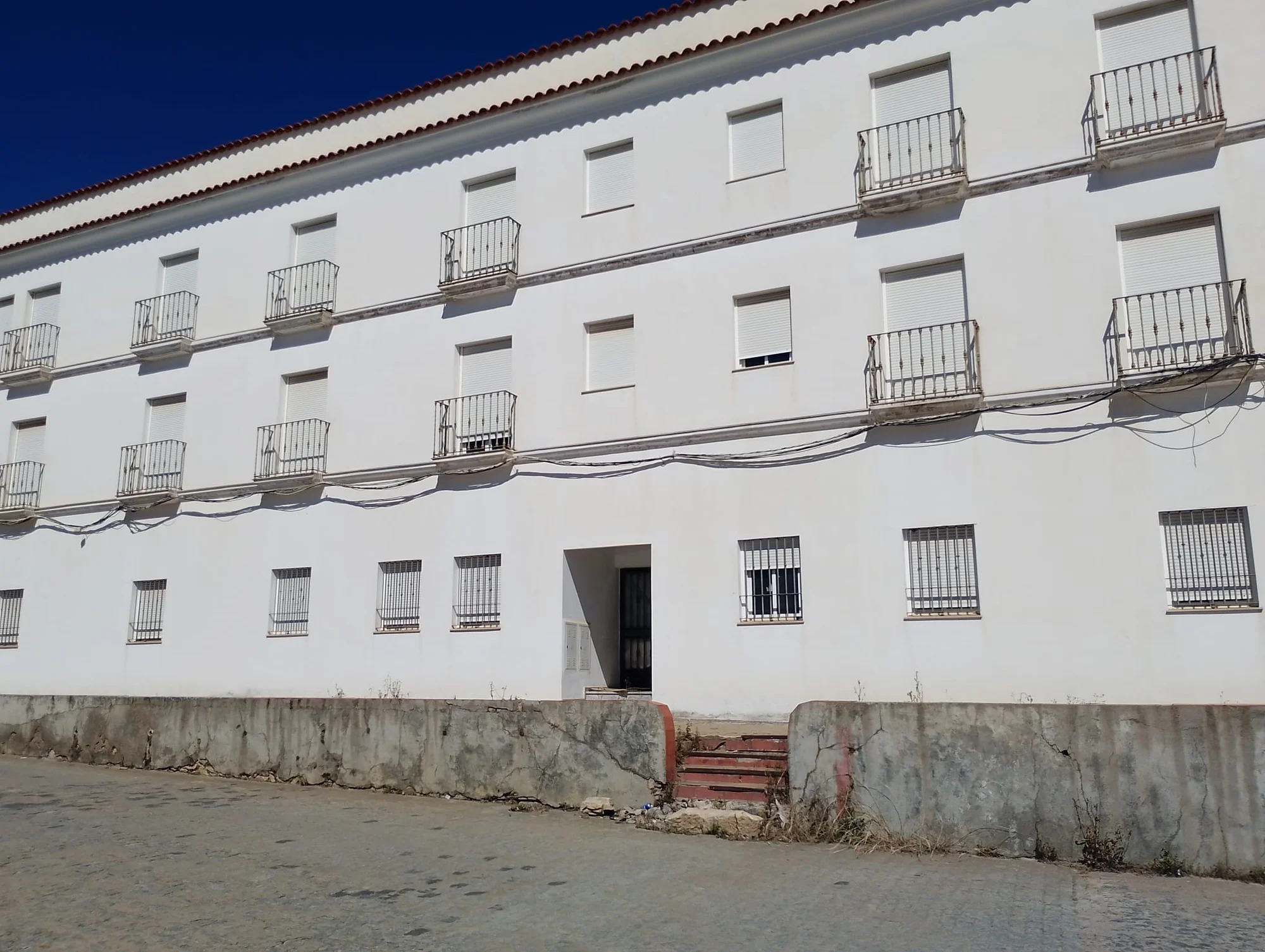Halted building project in Llerena