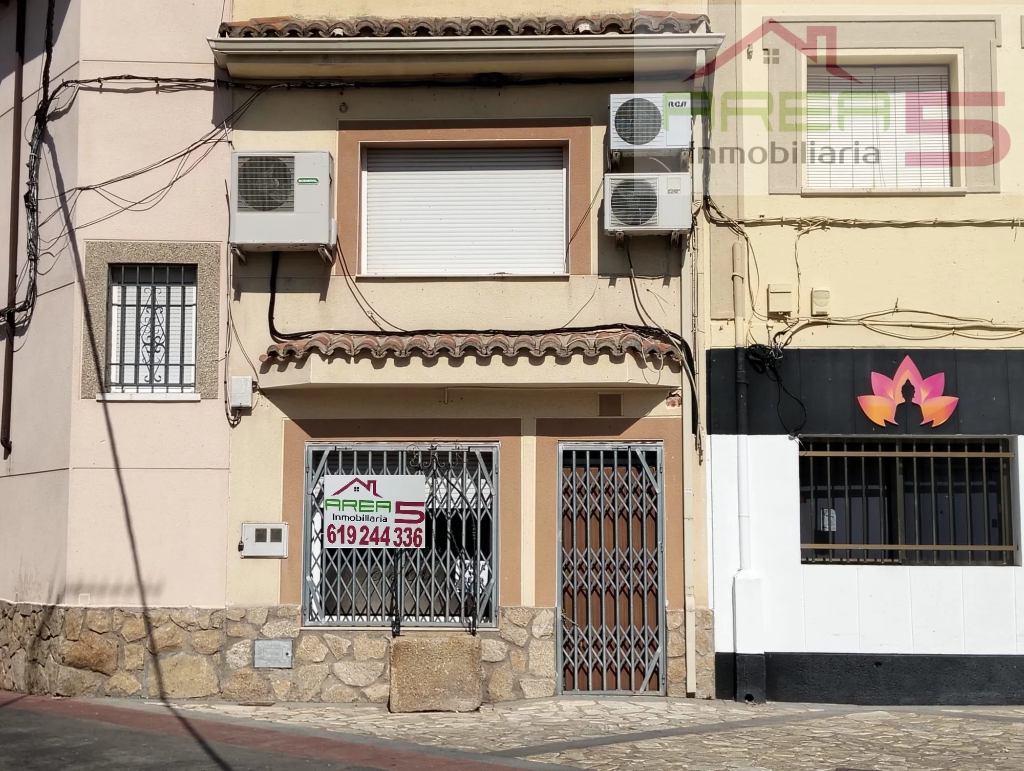 Mixed-use building in Casatejada, 96 m²