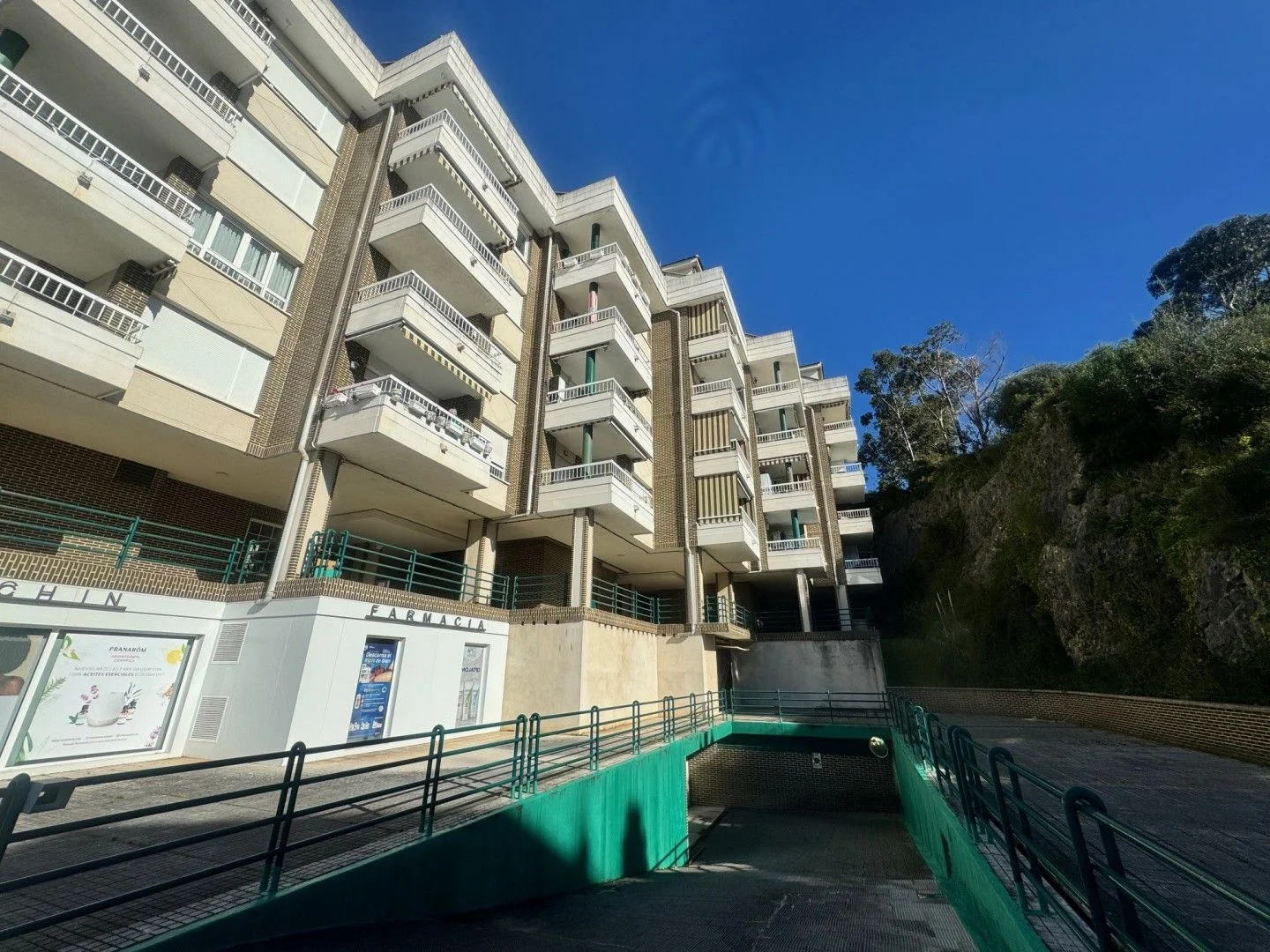 Local comercial a pie de calle en Ostende, 100 m²