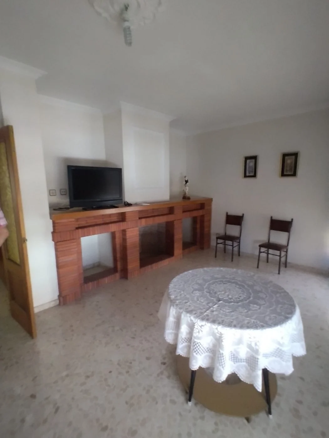 Central 3-bedroom flat with fireplace