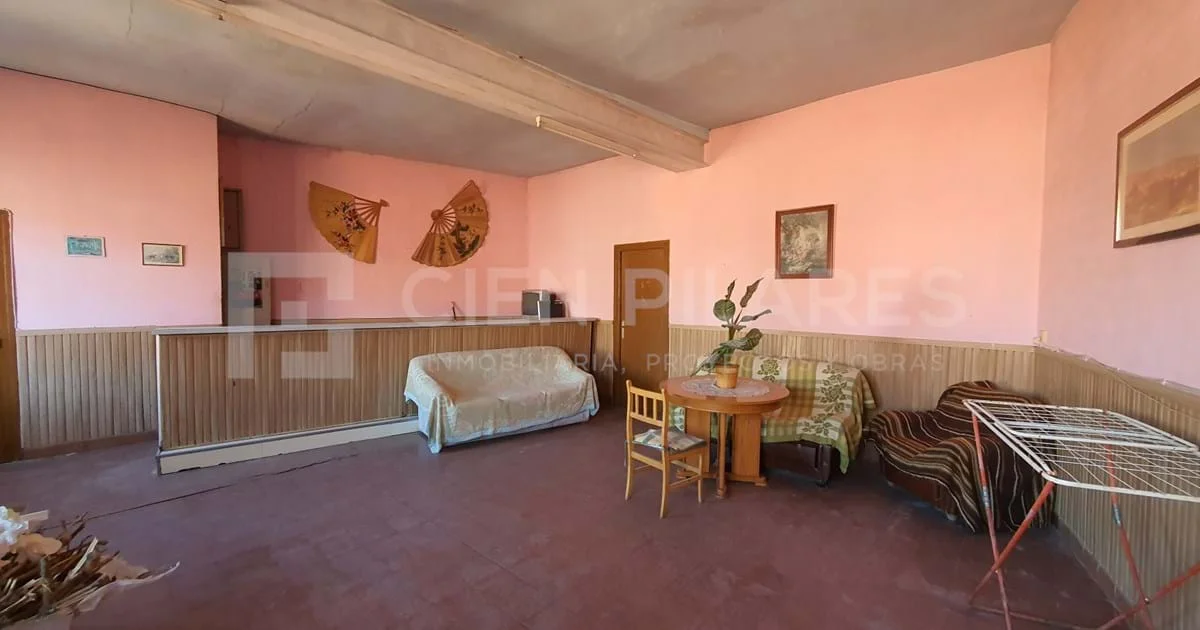 Casa de seis dormitorios en Préjano