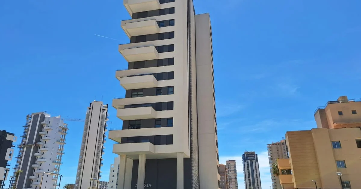 Modern Calpe apartment, beachside, 2 bedrooms